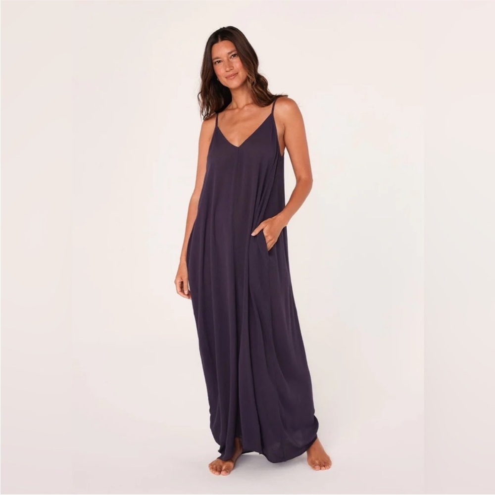 Love stitch dark blue maxi dress have pockets